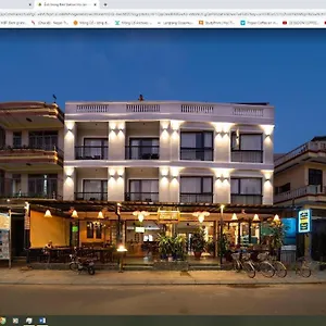 Backhome & Bar אכסניה